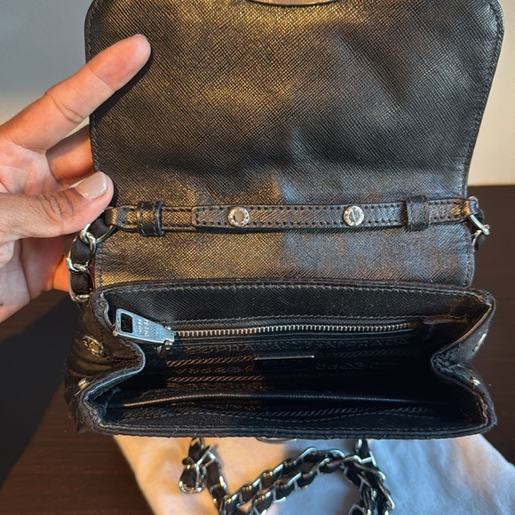 *Like New* Prada Nylon Crossbody 🖤 - Picture 4 of 9